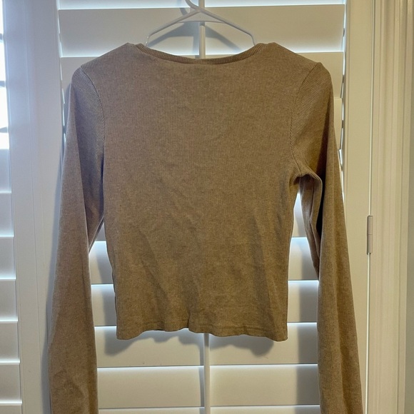 💖(2 for $15)💖 Oatmeal Colour Long Sleeve by Universal Thread - Picture 3 of 4